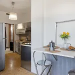 Hostly-the Walls Apartment-near Leaning Tower *