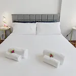 Hostly-the Walls Apartment-near Leaning Tower Pise